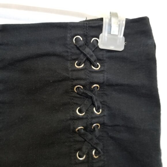 Rue 21 shorts 5/6 decorative eyelet lace up front stretch shortie goth punk - Picture 4 of 15